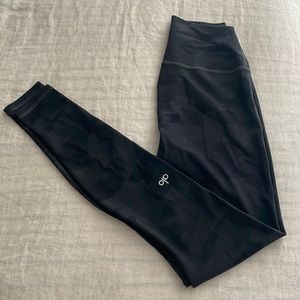 ALO dark black camp leggings. High waist. Like new great condition. No piling.
